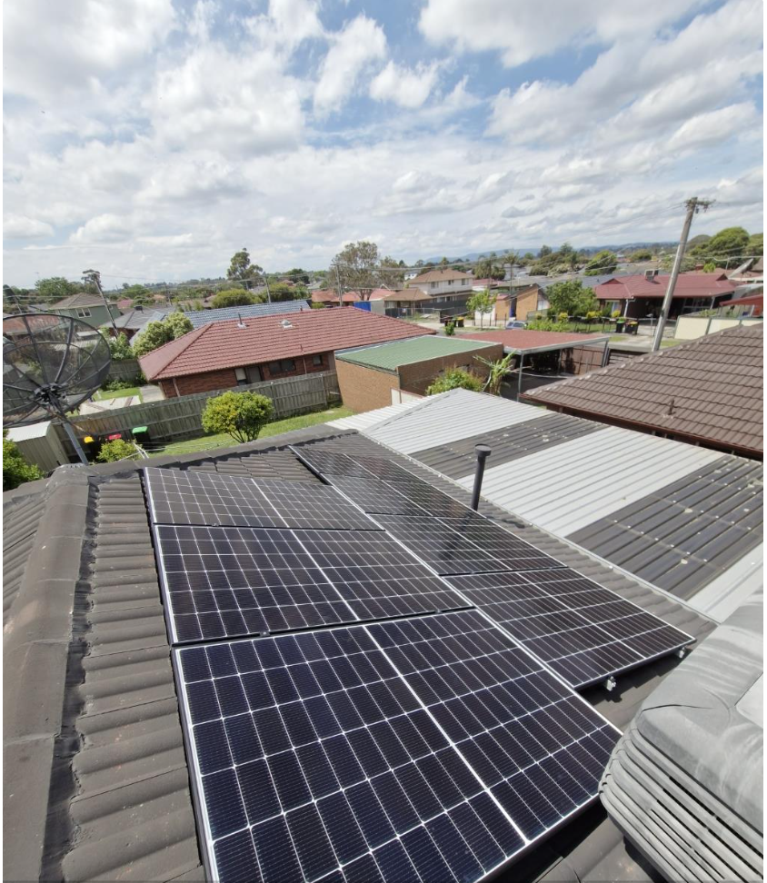 Silicon Solar team installing residential solar panels in Geelong, Victoria