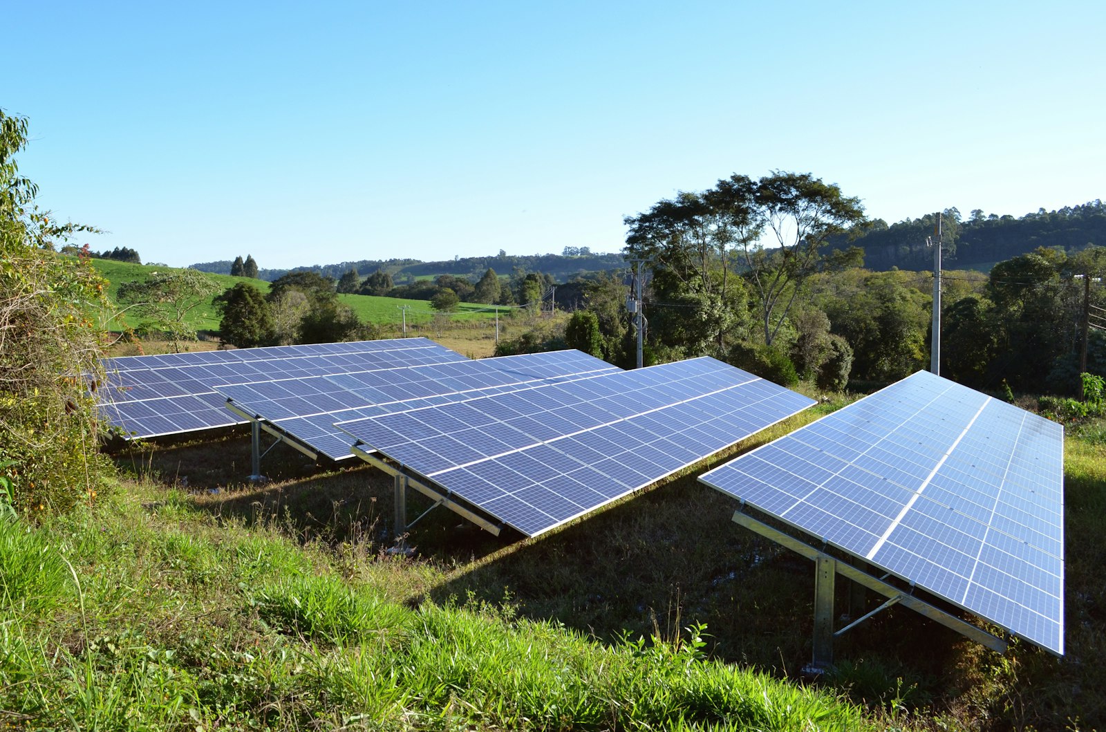 Solar panel array comparing system output